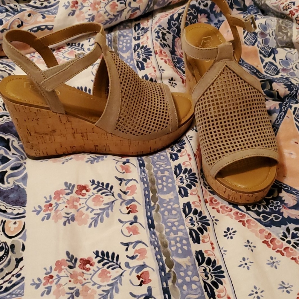 Like New Franco Sarto pair of nice Shoes size 7
